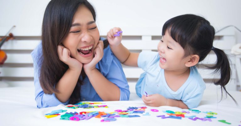 Mother and daughter speaking chinese