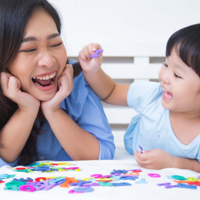 Mother and daughter speaking chinese